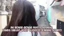 Hesti pun mengaku driver yang membawa mobil menuju rumah Ayu Ting Ting harus mempunyai skill dewa agar mobil tidak menabrak tembok rumah tetangga Ayu Ting Ting. [TikTok/@antiq165]