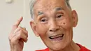 Hidekichi Miyazaki(105)saat sesi wawancara dengan AFP usai mencetak rekor lari 100 meter di Kyoto, Jepang, 23 September 2015. Kakek asal Jepang ini berhasil mencatatkan waktu 42,22 detik dan tercatat oleh Guinness World Records.(AFP PHOTO/Toru Yamanaka)