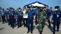 Menteri Perhubungan Budi Karya Sumadi dalam kunjungan kerjanya ke Pelabuhan Batu Ampar, Batam, Provinsi Kepulauan Riau, Kamis (25/2/2021). (Dok Kemenhub)