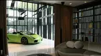 Sebuah kondominium mewah di Singapura yang menawarkan kemewahan tersendiri untuk para penghuninya, yaitu menyediakan garasi yang tersambung ke setiap unit apartemen.