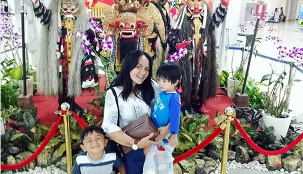 Demi buah hati, keduanya masih sering bersama di beberapa kesempatan. Terlihat beberapa foto yang diunggah mantan istri Andhika Kangen Band melalui Instagram. (Instagram/chacaa22)