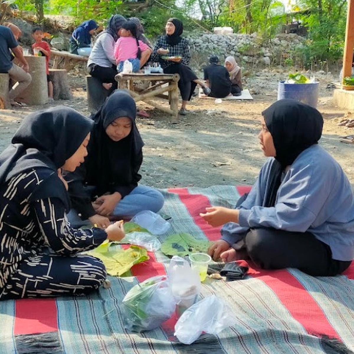 Pasar Latar Cendhani Lamongan