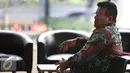 Kepala Kejaksaan Tinggi (Kajati) Sumatera Barat Widodo Supriadi menunggu untuk diperiksa di Gedung KPK, Jakarta, Rabu (2/11). Widodo diperiksa sebagai saksi terkait kasus suap penjualan gula tanpa SNI di PN Padang. (Liputan6.com/Johan Tallo)