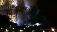 Asap Hitam di Langit Menara Eiffel Saat Teror Nice, Ulah ISIS?