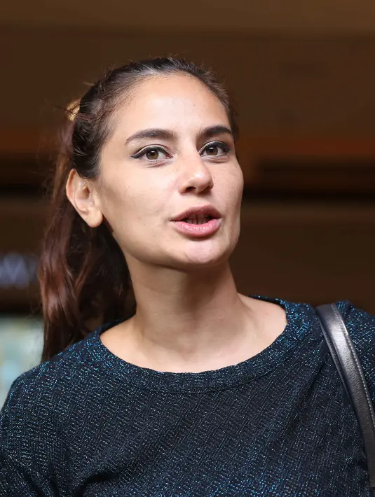 "Iya sih karena kalau aku sendiri sih udah dari Fast and Furious 1 yah sampai 8 sekarang penasaran. Karena sama teman-teman seumuran kita pengen tahu gimana movie ini," ujarnya usai nonton. (Nurwahyunan/Bintang.com)