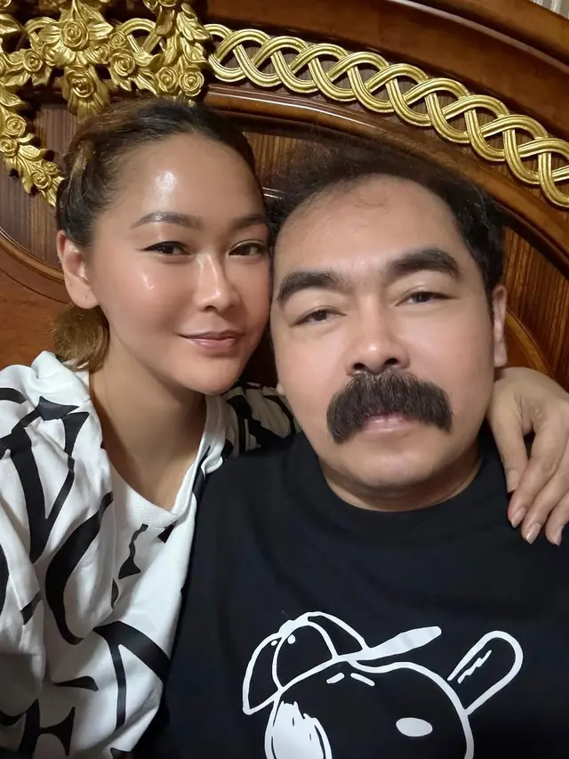 6 Potret Inul Daratista Perawatan Wajah Tirus Tanpa Oplas, Rutin Pakai Korset
