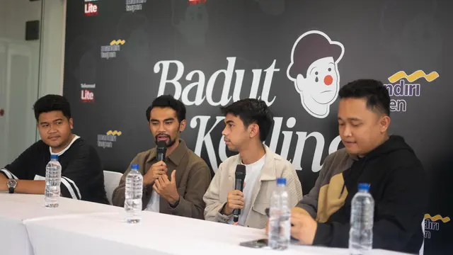dbatlayar resmi mengumumkan tur perdana mereka bertajuk Badut Keliling.