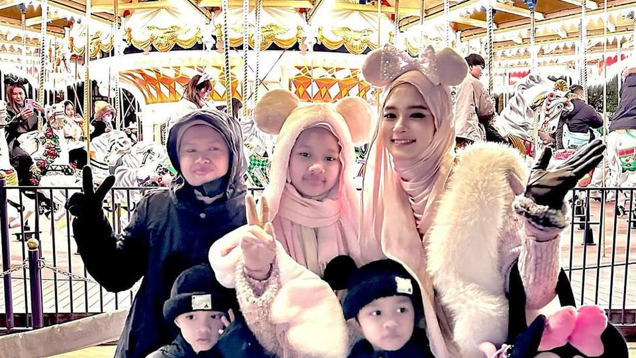 Inara Rusli Ajak Anak-Anaknya Liburan ke Disneyland Tokyo, Ini 7 Potretnya yang Penuh Keseruan
