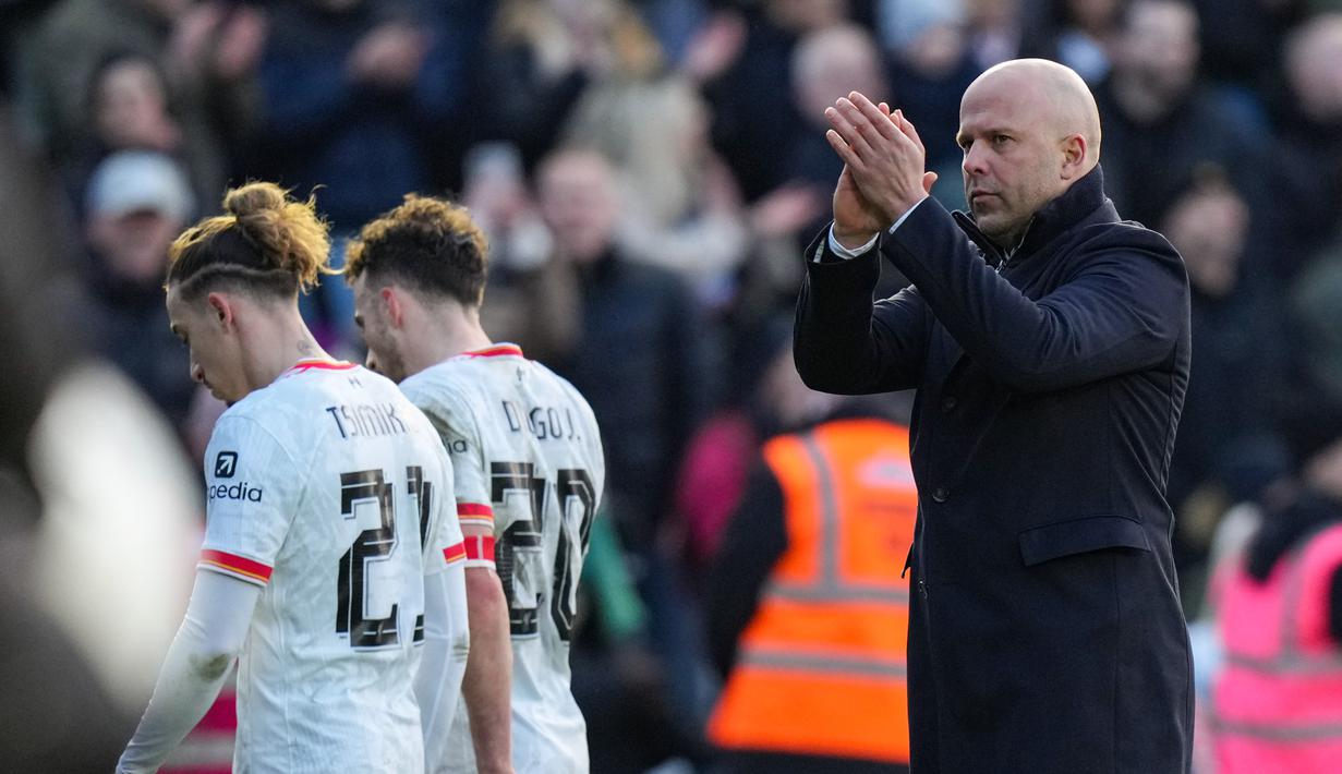 Tuan rumah tampil solid dan lebih baik dari The Reds. Pasukan Arne Slot pun akhirnya tumbang dengan skor 0-1. (AP Photo/Alastair Grant)