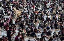 FOTO: Serunya Festival Memet Ikan di Klaten, Ribuan Warga Serbu Embung Gemblegan