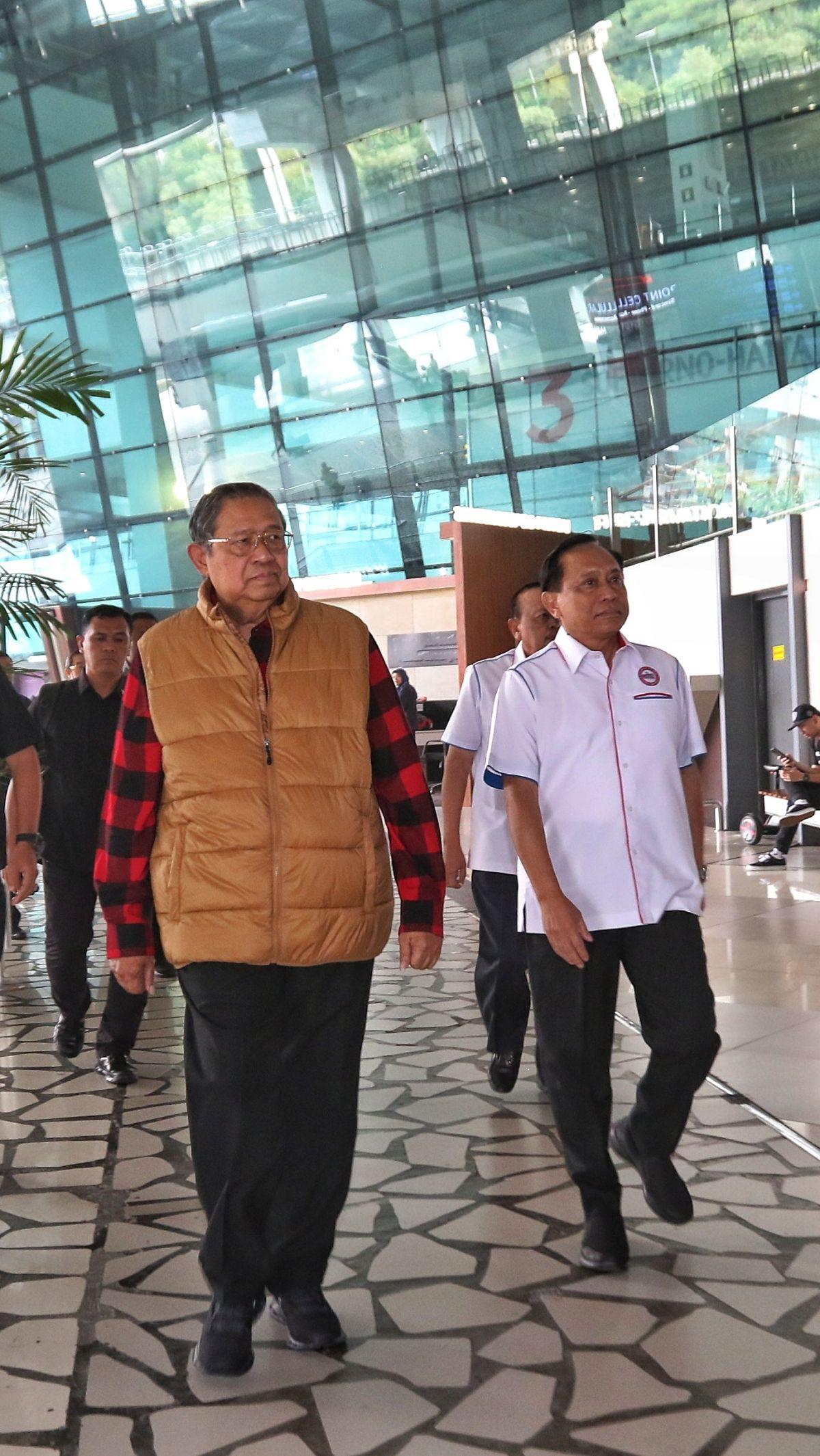 Momen penyambutan dilakukan SBY dan Ketua PBVSI Imam Sudjarwo dengan mendatangi langsung ke Bandara Soekarno Hatta, Tangerang Banten, Senin (28/8/2023).