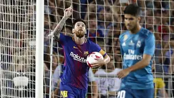Ekspresi pemain FC Barcelona, Lionel Messi usai membobol gawang Real Madrid pada laga Supercup Spanyol di Camp Nou stadium, Barcelona, (13/8/2017). (AP/Manu Fernandez)