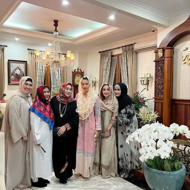 Artis Senior Buka Puasa Ramadhan di Rumah Jenny Rachman (Foto: marcella_zalianty)