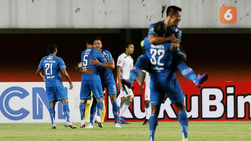 FOTO: 5 Gol dan 2 Kartu Merah Tersaji, Persib Bandung Singkirkan Persebaya Surabaya 3-2 - Wander Luiz; Tim Persib Bandung