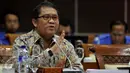 Menkominfo Rudiantara menghadiri Rapat Kerja dengan Komisi I DPR di Kompleks Parlemen, Senayan, Jakarta, Senin (18/4). Rapat tersebut salah satunya membahas mengenai laporan izin penyelenggaraan stasiun TV dan radio di Indonesia (Liputan6.com/Johan Tallo)