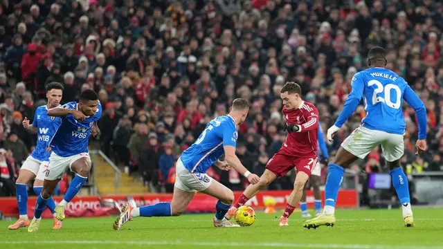 Aksi gelandang Liverpool Florian Wirtz di laga kontra Sunderland di pekan ke-14 Premier League 2025/2026 di Anfield, Kamis (04/12/2025). (AP Photo/Jon Super)