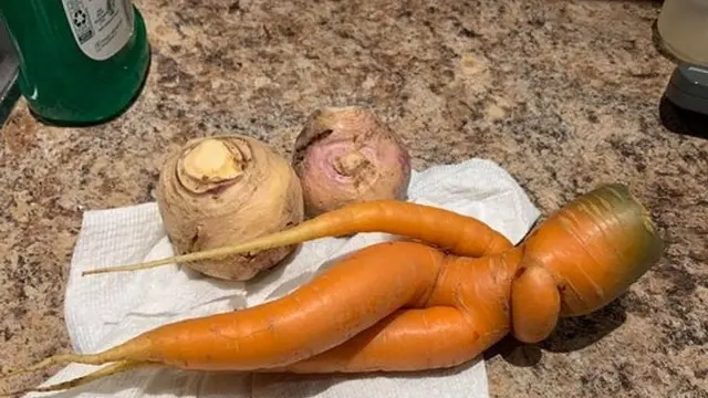 7 Potret Buah dan Sayuran dengan Bentuk Nyeleneh Ini Bikin Geleng Kepala