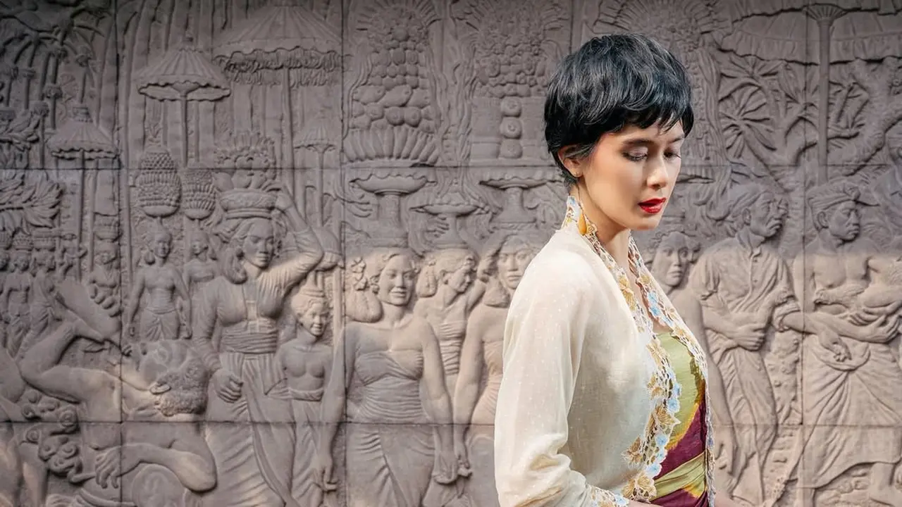 Anggun dalam Wastra dan Kebaya, Renata Kusuma Tampil Elegan dengan Sentuhan Modern