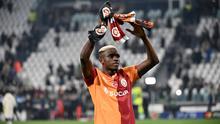 Penyerang Galatasaray asal Nigeria bernomor punggung 45, Victor Osimhen, merayakan golnya setelah pertandingan leg kedua babak play-off babak gugur Liga Champions antara Juventus FC dan Galatasaray SK di stadion Allianz di Turin, pada 26 Februari 2026.
(Isabella BONOTTO/AFP)