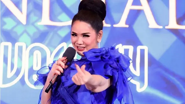 Tampilan Energik Vina Panduwinata di Atas Panggung