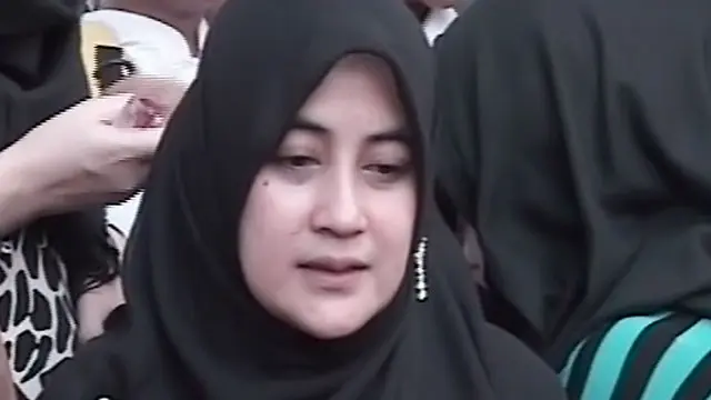 Polemik pemugaran makam Uje