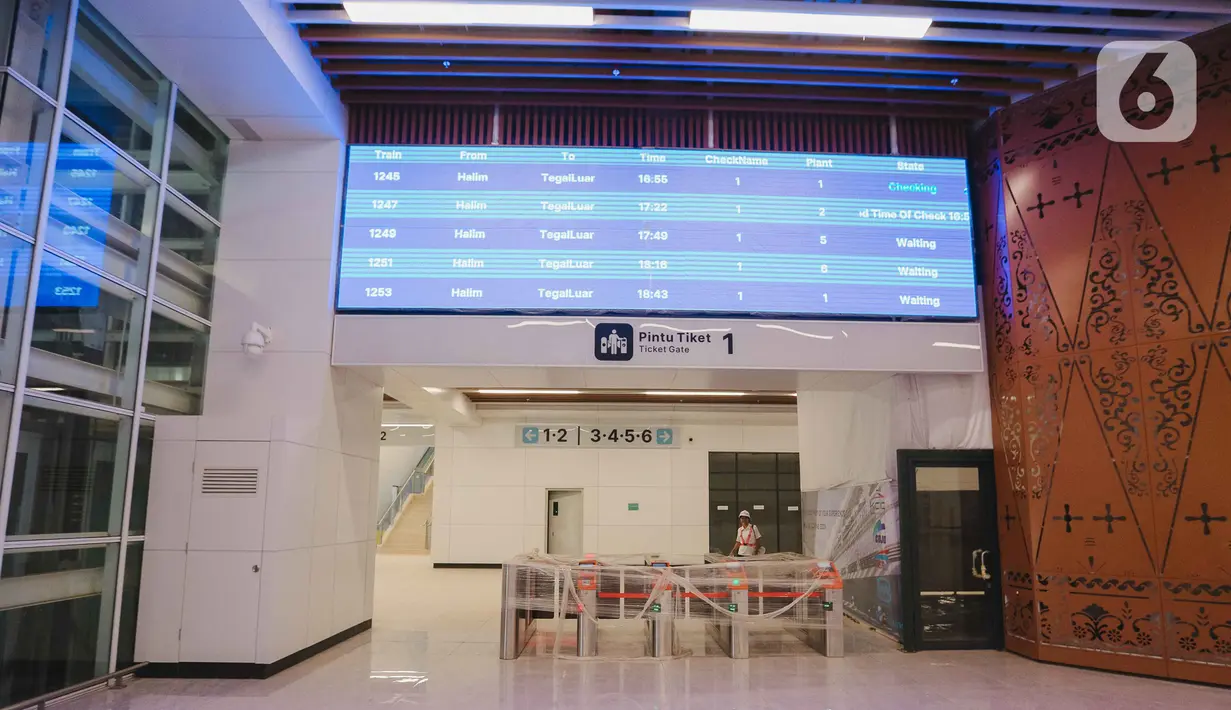 Pembangunan Stasiun tersebut telah mencapai lebih dari 97 persen dan terus digenjot sebelum uji coba KCJB yang rencananya akan dimulai pada September 2023. (Liputan6.com/Faizal Fanani)