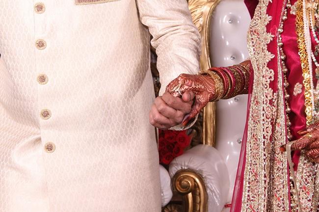 Seorang pria di India membiarkan istrinya menikah lagi dengan mantan kekasihnya/ilustrasi copyright pixabay.com