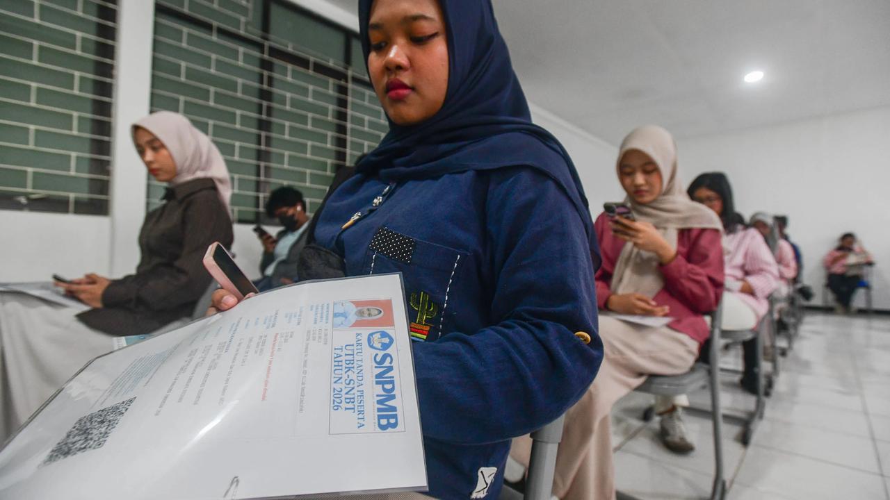 FOTO: Antusias Peserta Ikuti UTBK SNBT 2026 di Kampus UPN Veteran Jakarta