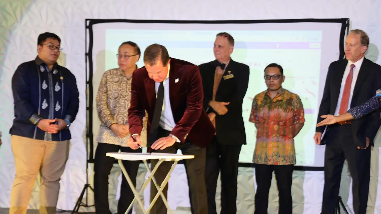 Ketua Umum GEKRAFS yang juga Anggota Komisi VI DPR RI, Kawendra Lukistian (kiri) (Istimewa)