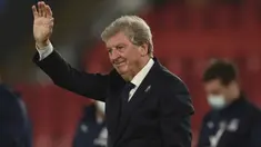Karier pelatih biasanya dapat lebih panjang dibandingkan pemain. Dengan kondisi fisik yang tak mesti seprima pemain, banyak pelatih yang masih mampu menjalankan tugasnya hingga 70 tahun lebih. Seperti 5 pelatih tertua di Liga Inggris sepanjang sejarah berikut. (AP/Pool/Facundo Arrizabalaga)