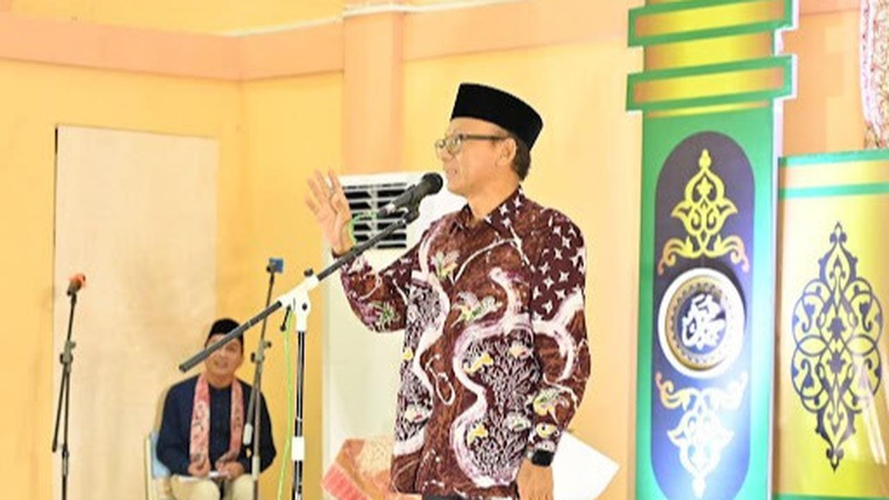 Asisten Pemerintahan dan Kesra Setda Kota Bontang saat membuka secara resmi MTQH Tingkat Kecamatan Bontang Utara
