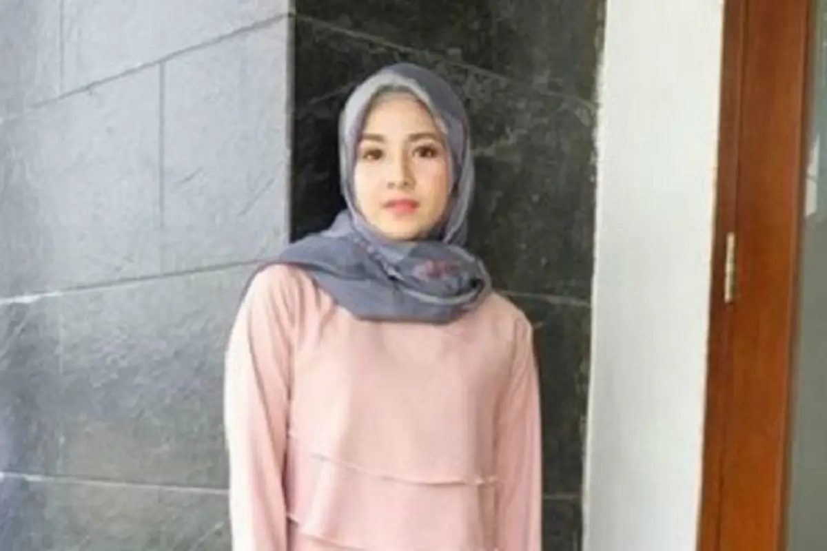 [Bintang] Mau Ketemu Calon Mertua, Padu-padan Hijab Outfit Ini Mencuri Perhatian