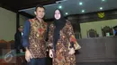 Gatot P Nugroho dan istri Evy Susanti usai menjalani Sidang Vonis di Pengadilan Tipikor Jakarta, Senin (14/3/2016). Hakim menjatuhkan hukuman penjara kepada Gatot selama 3 tahun dan denda 150 juta. (Liputan6.com/Faisal R Syam) 