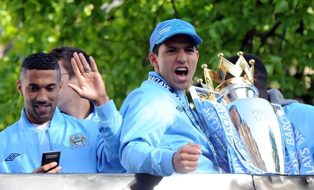 Striker Manchester City, Sergio Aguero, setelah berhasil mengantarkan timnya juara Premier League 2012. (AFP).