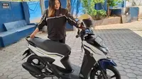 Buat Ladies, Begini Cara yang Benar Pakai Standar Tengah Sepeda Motor (ist)