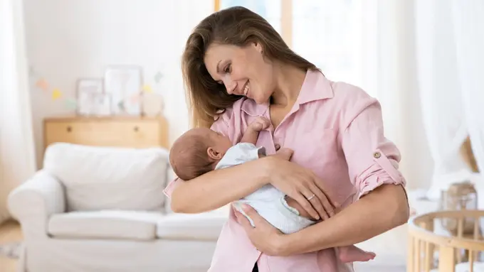 Kenali 5 Penyebab Baby Blues pada Ibu Baru dan Cara Mengatasinya - Cover