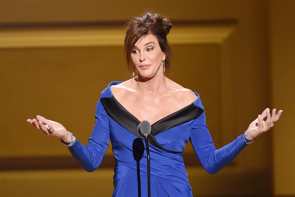 20151109-Caitlyn Jenner Tampil Cantik dan  Elegan di Glamour Women Awards 2015-New York