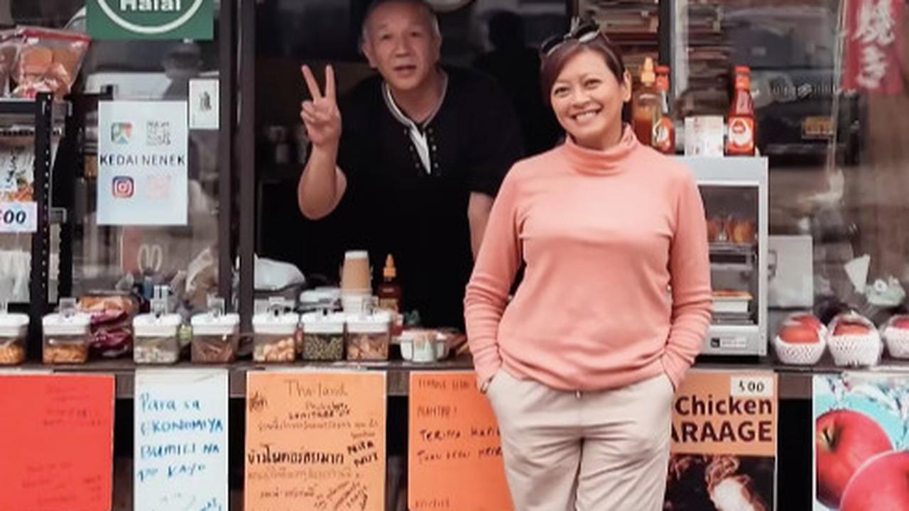 Pedagang Makanan Kaki Lima di Jepang Pamer Pernah Foto dengan Artis Papan Atas hingga Anak Jokowi
