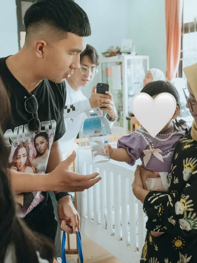 6 Potret Baby Issa Anak Nikita Willy Rayakan Ultah di Panti Asuhan, Penuh Kesan