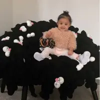 Reaksi menggemaskan putri Kylie Jenner, Stormi Webster, saat mendapat kado. (dok.Instagram @kyliejenner/https://www.instagram.com/p/BsZVNnyHgy1/Henry