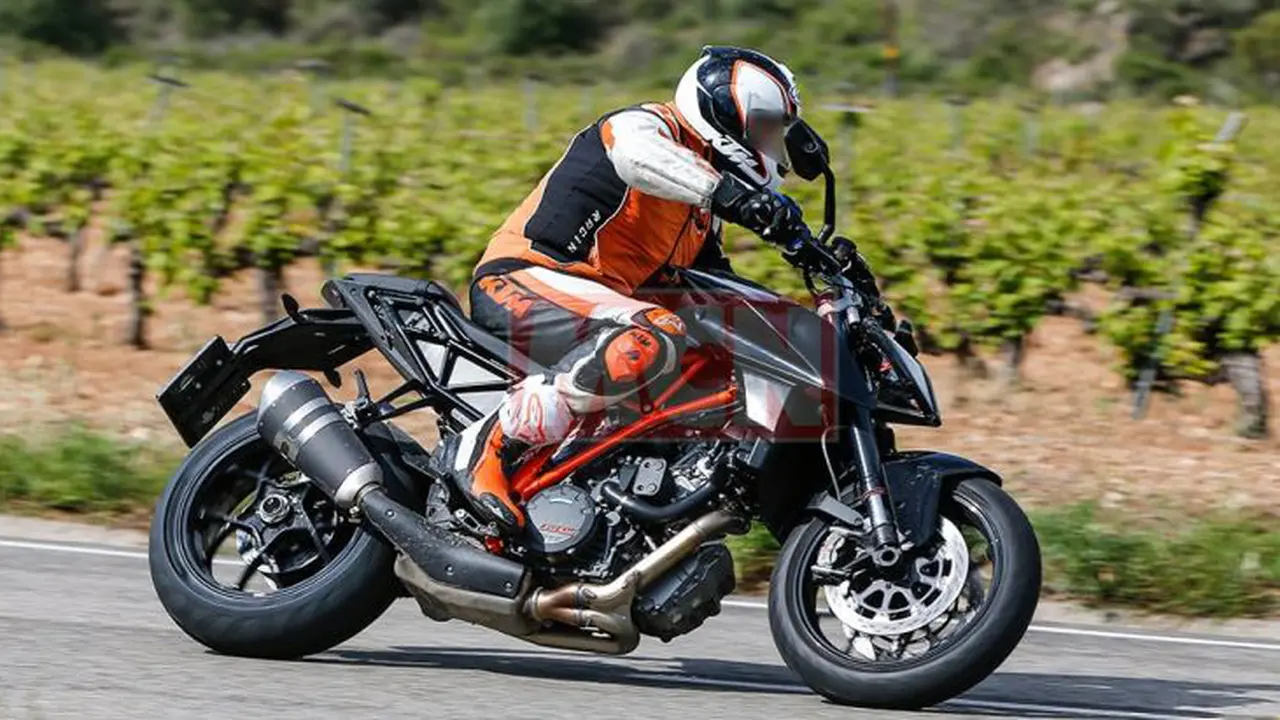 KTM Super Duke R Terbaru Makin Sopan