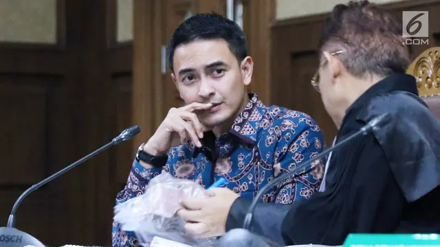 Usai Jalani Sidang Lanjutan, Zumi Zola Dipeluk Saksi dan Kerabat