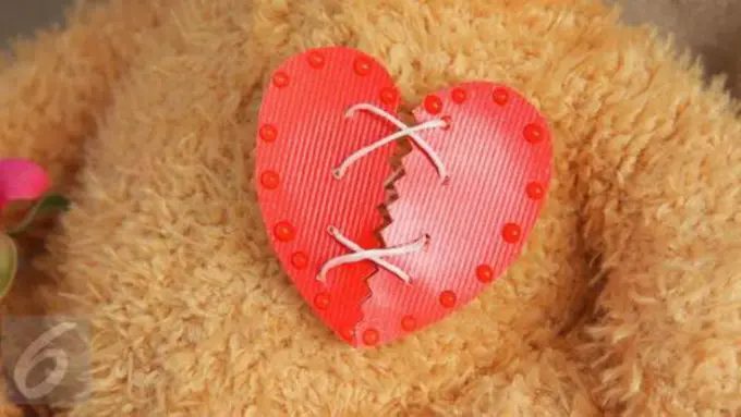 Putus cinta dari pacar atau patah hati ditinggal gebetan? Lakukan 4 hal berikut ini.