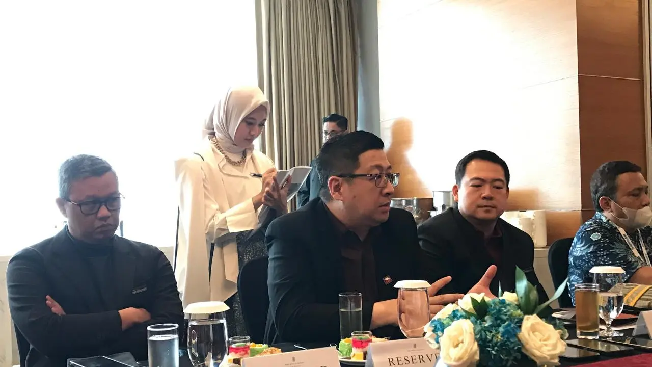 (Ki-Ke) Amir Mirza, Joni Hermanto, dan Amir Widjaya dalam acara CIMB Niaga Business Summit 2026: Vision Made Possibe di Jakarta, Jumat (16/10/2026).