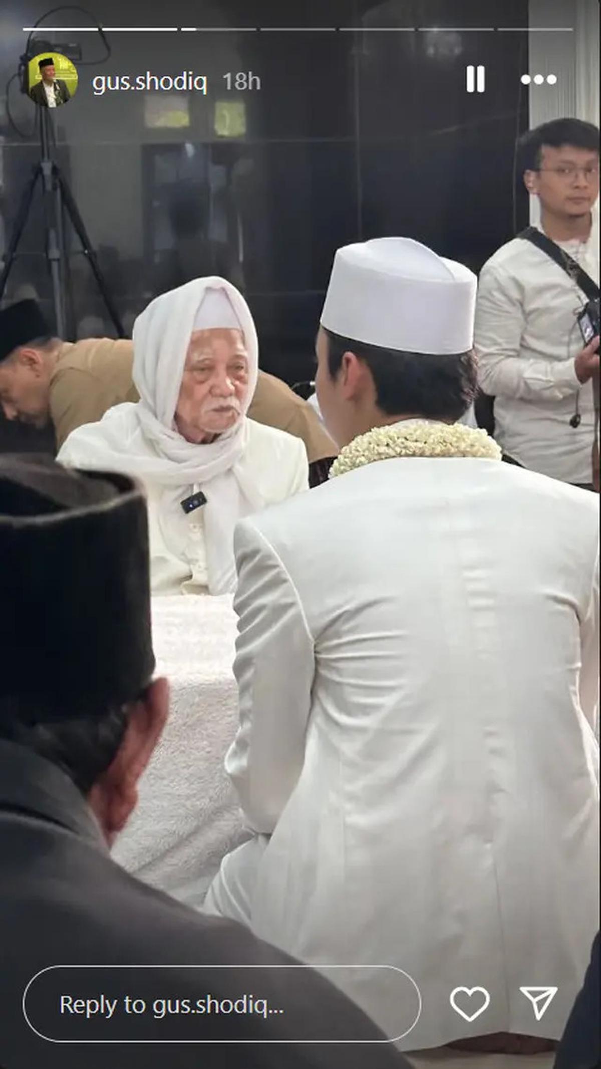 6 Potret Pernikahan Gus Azmi dan Khansa Mariska, Sederhana Penuh Khidmat