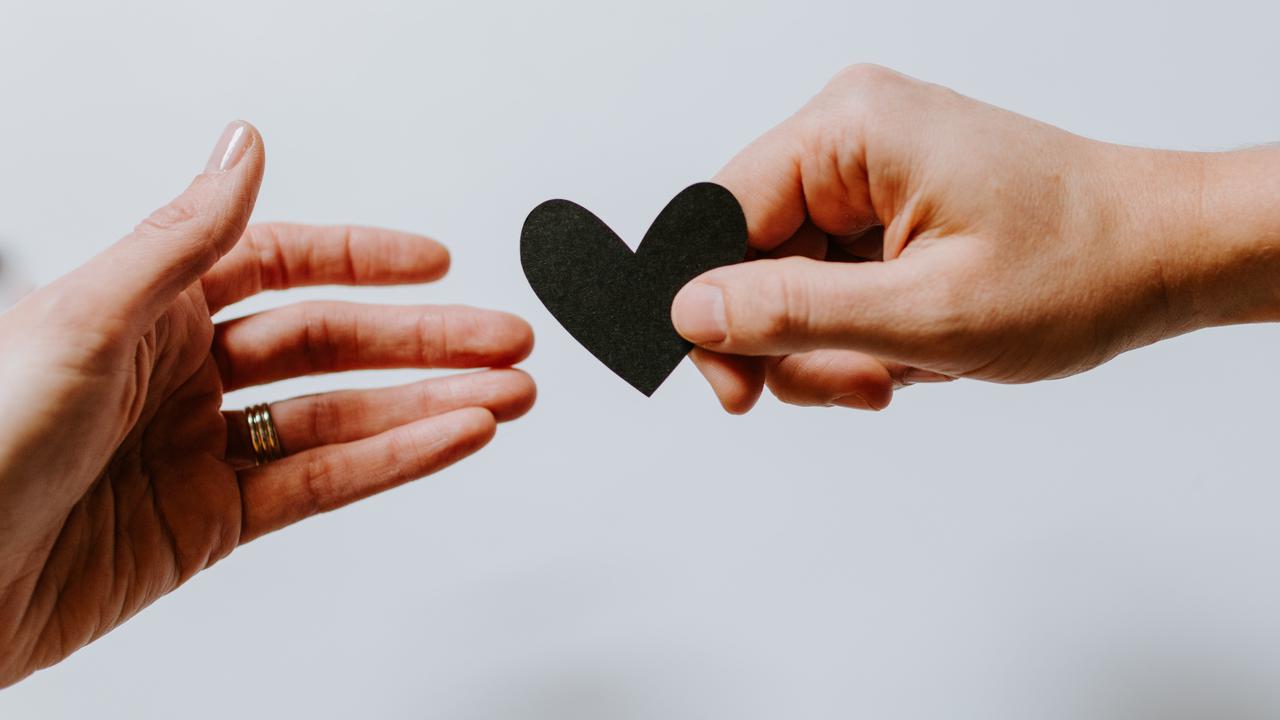 tangan pasangan cinta