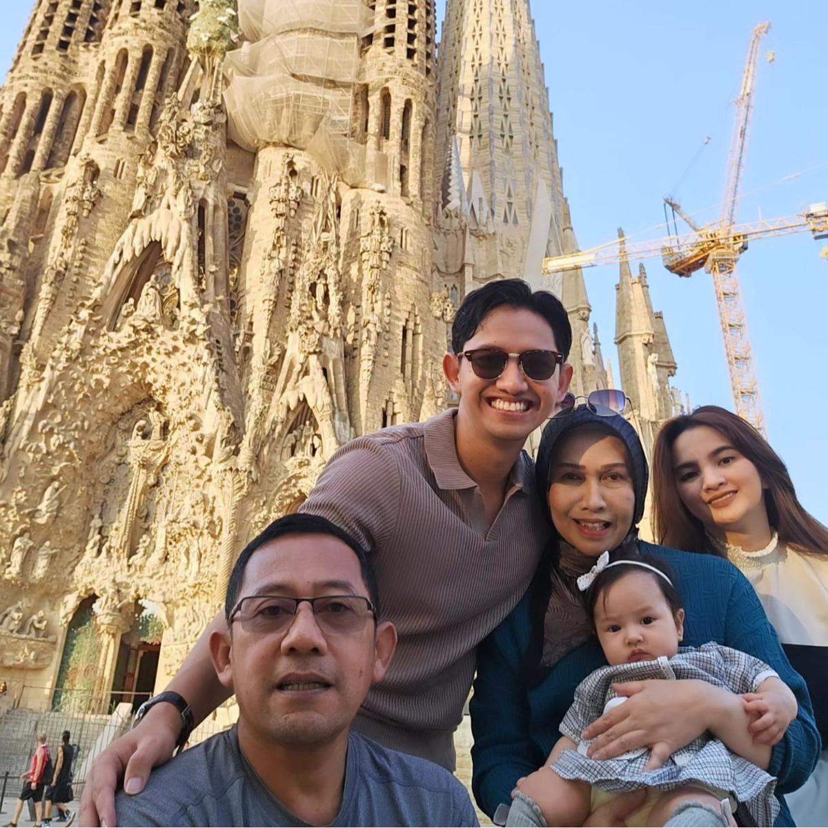 Potret Baby Launa di Barcelona, Spanyol