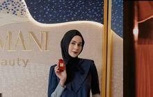 Potret Cantik Menawan Paula Verhoeven Tampil dengan Hijab Navy