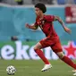 Pada 15 menit babak pertama, Belgia mengurung pertahanan Finlandia dan mendominasi penguasaan bola sebesar 60 persen. Peluang pertama didapatkan oleh Axel Witsel di menit ke-23, setelah percobaan tembakannya dari luar kotak pinalti jatuh dipelukan Lukaas Hradecky. (Foto: AP/Pool/Lars Baron)