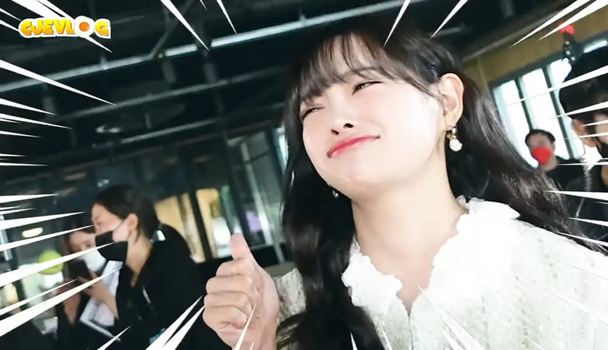 Sejeong sangat senang saat mendengar bahwa Chicco akan menyempatkan waktu untuk hadir ke fanmeeting-nya. (Foto: YouTube/ Chicco Jerikho)